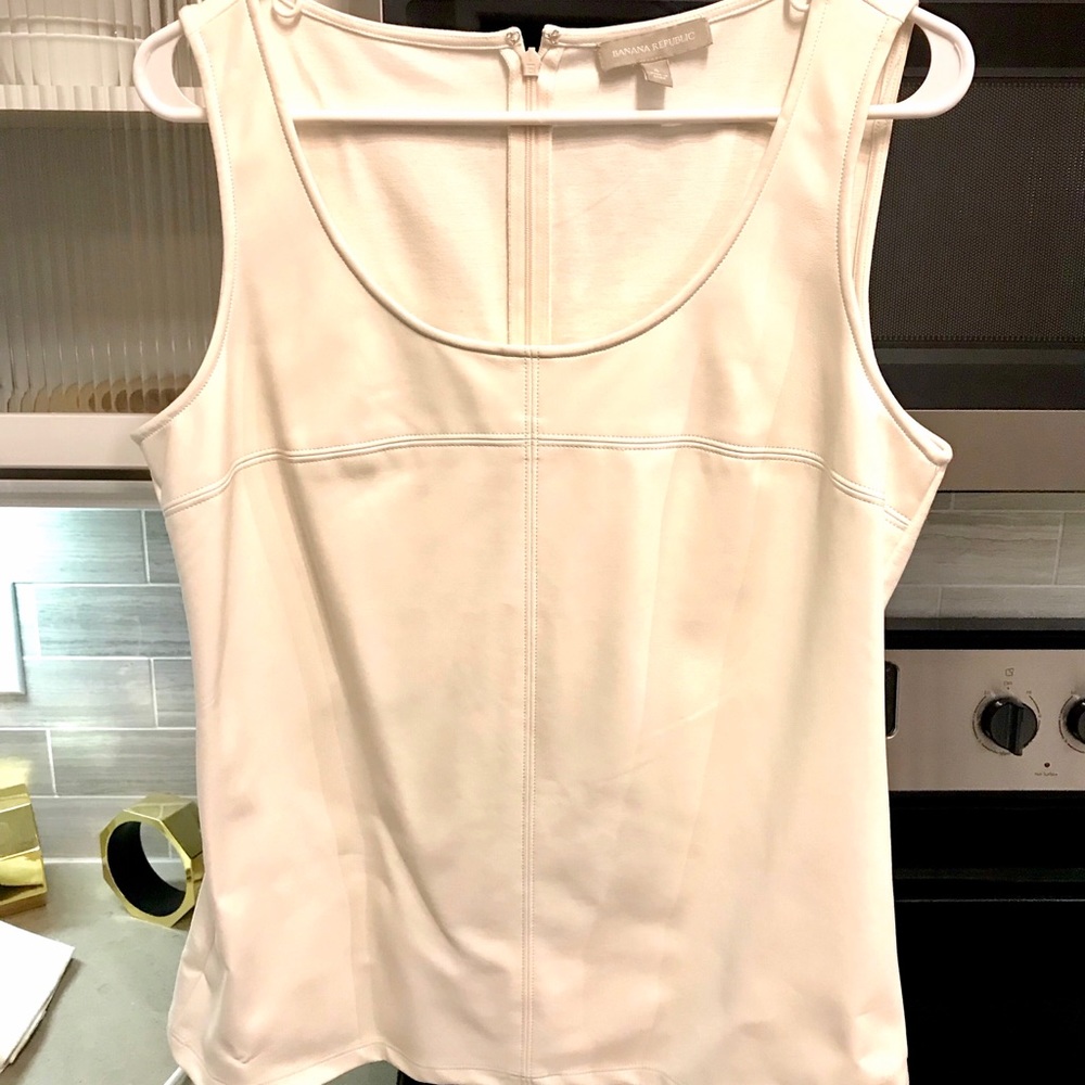 Fitted white leather top